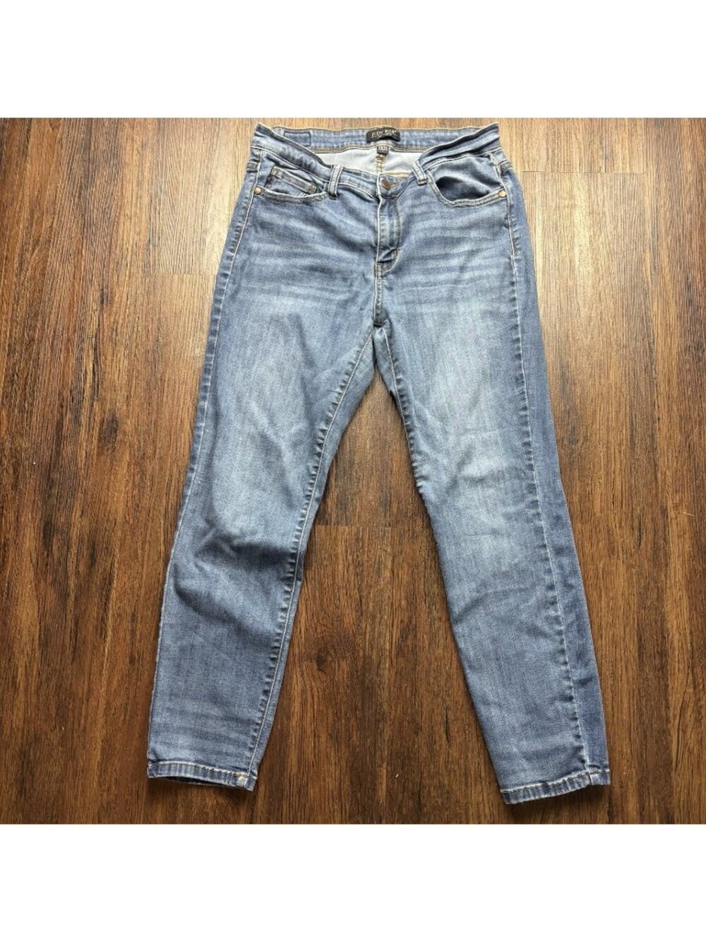 Judy Blue Relaxed Fit Jeans Distressed Medium Wash JB82102DK Women’s Size 13/31
